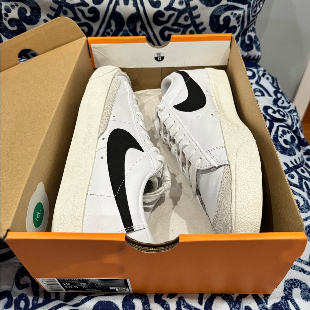 NIKE LOWTOP